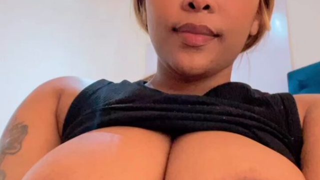 Horny Mzansi Milf Playing With Her Nipples XXX Video